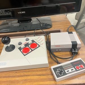 Nintendo entertainment system classic edition: controller and The Edge joystick